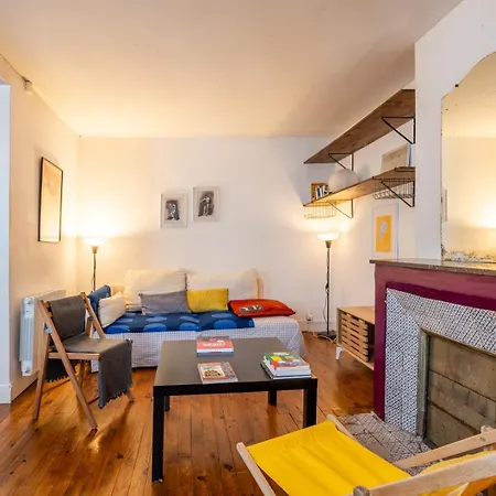 Spacious Duplex Minutes From The Eiffel Tower *
